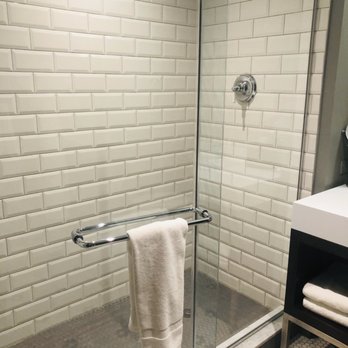 Hotel Zachary - Bathroom - Hotels Near Me - Chicago, Illinois Hotel Zachary - Bathroom - Hotels Near Me - Chicago, Illinois