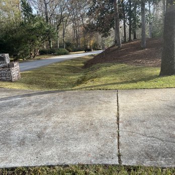 Arizaga Lawn Care Services - a paved driveway - Lawn Services Near Me Arizaga Lawn Care Services - a paved driveway - Lawn Services Near Me