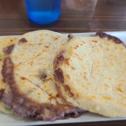 This is the papusas before garnishing!! This is the papusas before garnishing!!