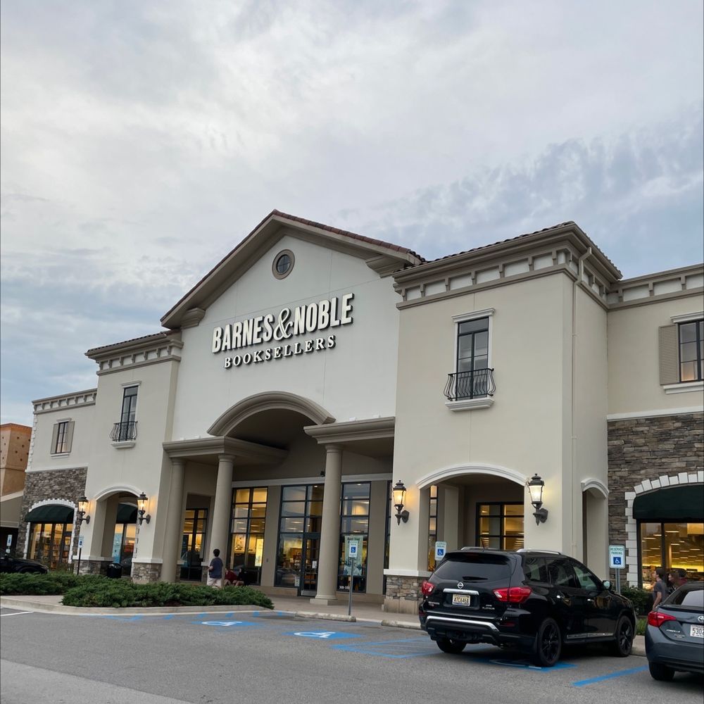 BARNES & NOBLE BOOKSELLERS Updated October 2024 14 Photos & 12
