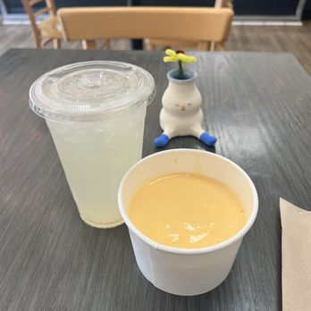 The Munch Company - Lemonade and peach smoothie - Sandwiches Near Me - South Pasadena, California The Munch Company - Lemonade and peach smoothie - Sandwiches Near Me - South Pasadena, California