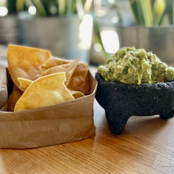 Bodega Taco Bar - Guacamole and Chips - Mexican Near Me - Darien, Connecticut