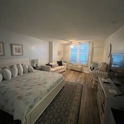 Fountain Beach Resort - Studio room with King sized bed.