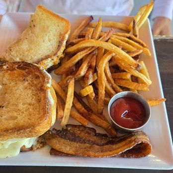 Phyre Brewery & Tavern - Grilled cheese - Speakeasies Near Me - St. Cloud, Florida Phyre Brewery & Tavern - Grilled cheese - Speakeasies Near Me - St. Cloud, Florida
