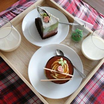 Daan Go Cake Lab - Desserts Near Me - Toronto, Ontario
