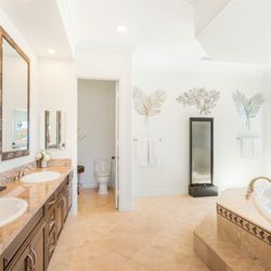 Temecula Wine Country Villas - Spa-Like Bathrooms