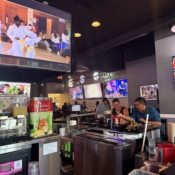 Pluckers Wing Bar - Linc - Ambiance - Chicken Wings Near Me - Austin, Texas Pluckers Wing Bar - Linc - Ambiance - Chicken Wings Near Me - Austin, Texas