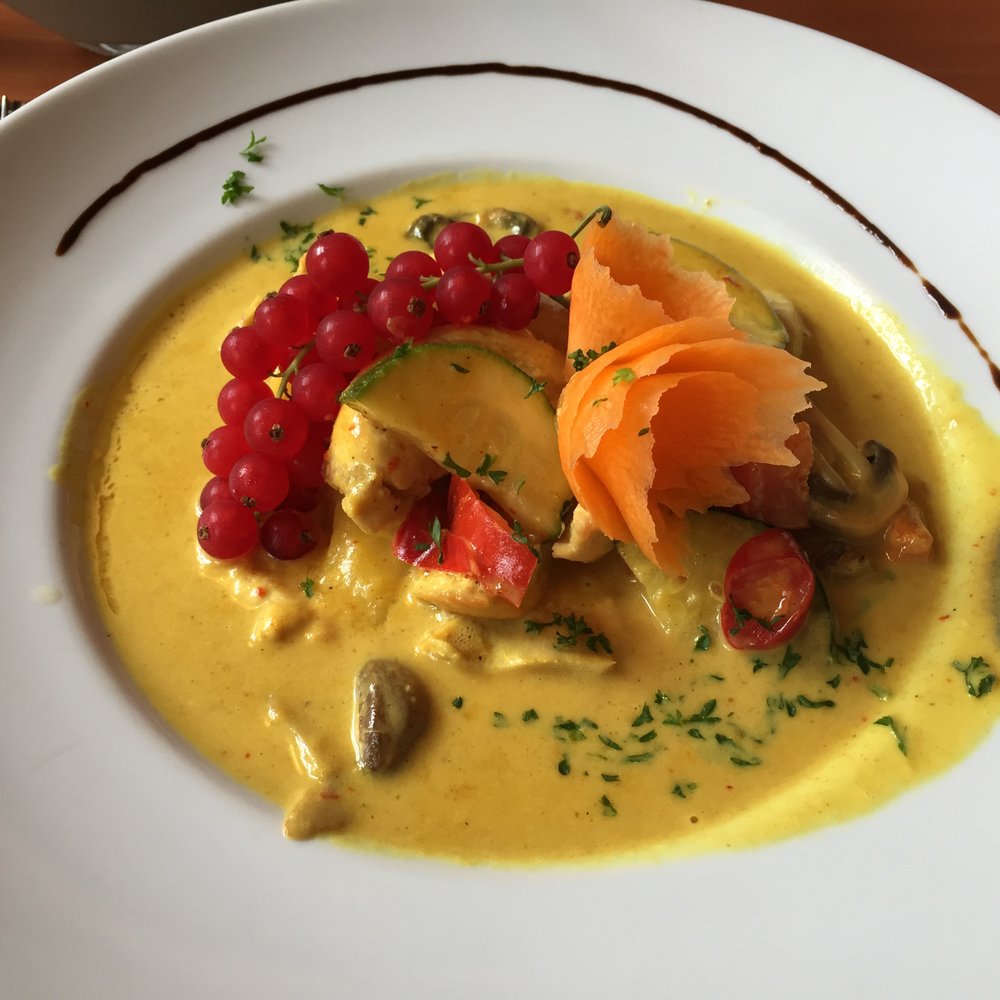 Dreimäderlhaus - Mango curry with basmati rice - German Near Me - Potsdam, BB Dreimäderlhaus - Mango curry with basmati rice - German Near Me - Potsdam, BB