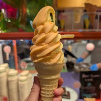Snoberg - mango orange swirl - Ice Cream & Frozen Yogurt Near Me - San Francisco, California
