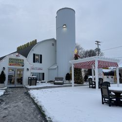Grandpa’s Cheesebarn & Sweeties Chocolates - Outside