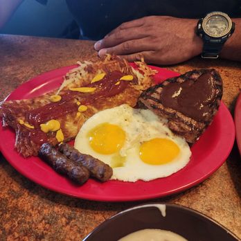 Barrow's Cafe and Grill - Tritip, sunny side up eggs, hashbrowns, and sausage - American Near Me - Sonora, California