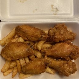 6 Fried Chicken Wings 6 Fried Chicken Wings