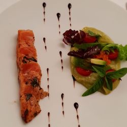 Le Moulin du Gastronome - Saumon fumé façon tataki guacamole d avocat