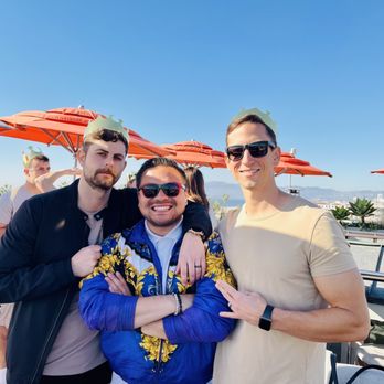 High Rooftop Lounge - With friends for Sunday brunch! - Lounges Near Me - Venice, California High Rooftop Lounge - With friends for Sunday brunch! - Lounges Near Me - Venice, California