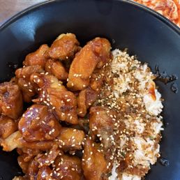 SWEET & SPICY BONELESS FRIED CHICKEN BOWL