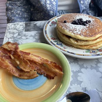 2 Cats Bar Harbor - Blueberry Pancakes and Bacon - Coffee & Tea Near Me - Bar Harbor, Maine 2 Cats Bar Harbor - Blueberry Pancakes and Bacon - Coffee & Tea Near Me - Bar Harbor, Maine