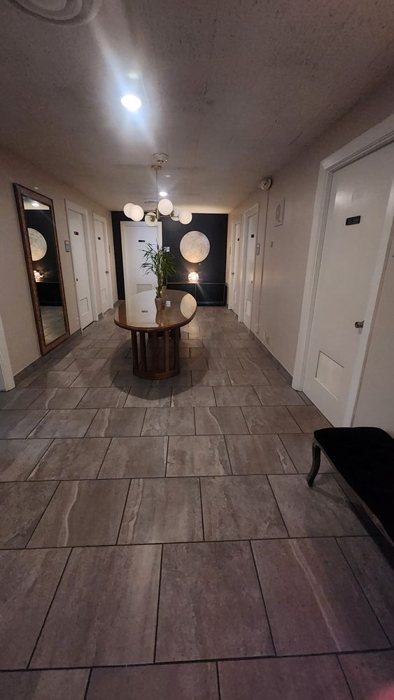 SUITE ZEN Updated September 2024 1039 College St, Bowling Green