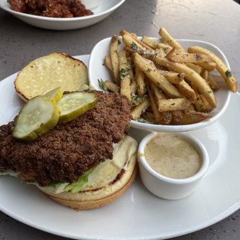 Yard House - Fried Chicken Sandwich - Vegetarian Near Me - Gaithersburg, Maryland