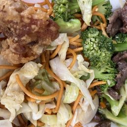 Noodles, beef broccoli & salt pepper chicken