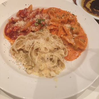 Restaurant Roberto - Le trio de pâtes. Parfait pour les indécis - Italian Near Me - Montreal, Quebec Restaurant Roberto - Le trio de pâtes. Parfait pour les indécis - Italian Near Me - Montreal, Quebec