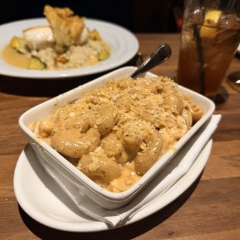 THE RANCH Restaurant - Lobster Mac N' Cheese and halibut in back - New American Near Me - Anaheim, California THE RANCH Restaurant - Lobster Mac N' Cheese and halibut in back - New American Near Me - Anaheim, California