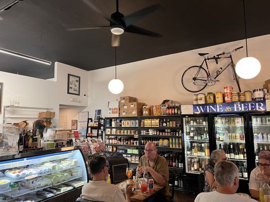 MOTO Delicatessen & Bodega by null