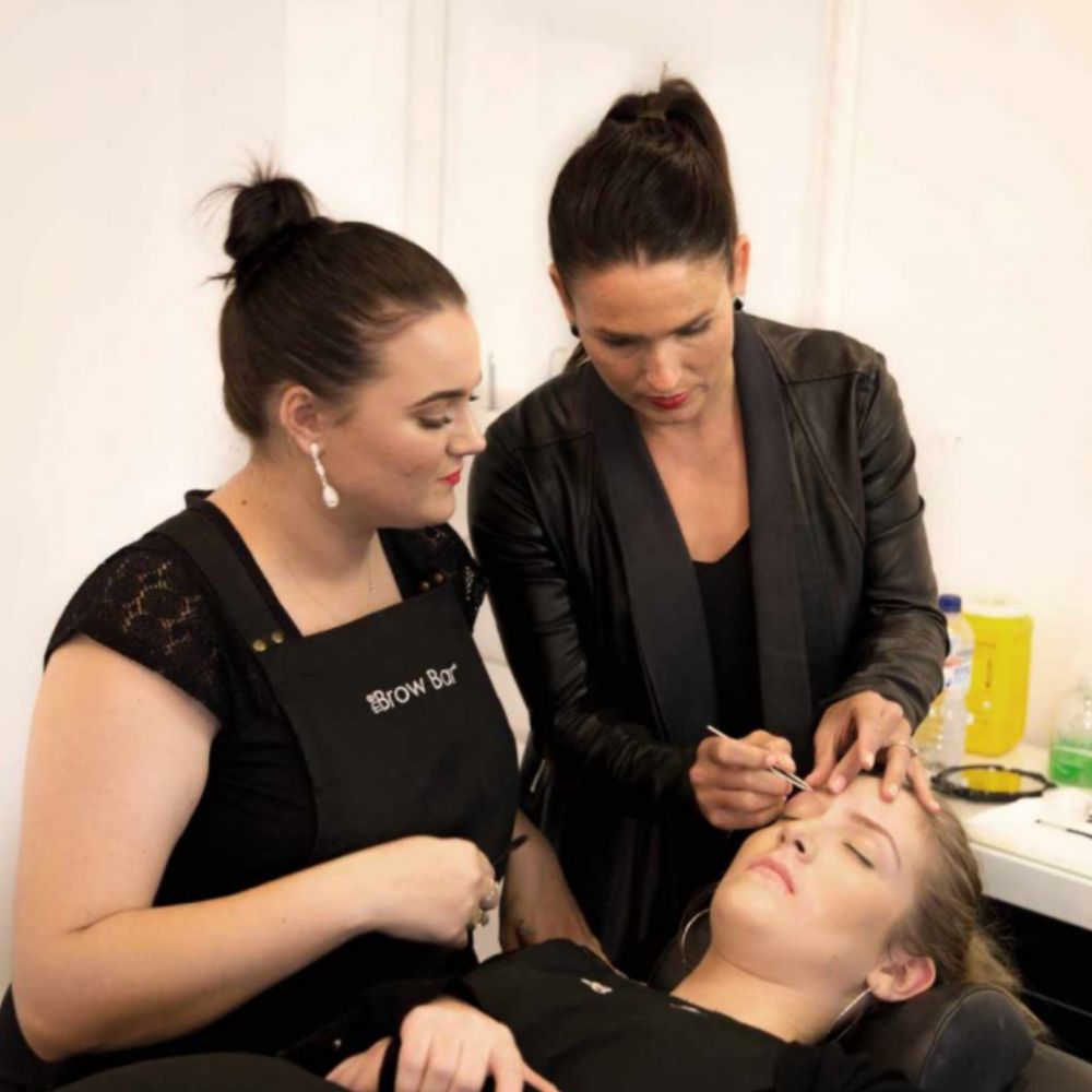 THE BROW BAR BULIMBA 4/175 Riding Rd, Balmoral Queensland, Australia Eyelash Service