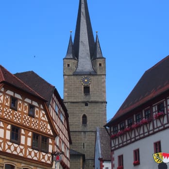 St. Michael-Kirche - St. Michael vom Marktplatz aus gesehen - Churches Near Me - Zeil am Main, BY