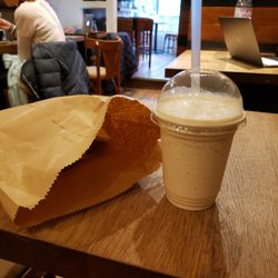 'The Black Lab' Coffee House - My favorite blended coffee in all of London.