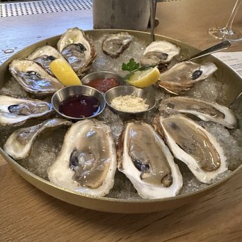 Town House Kitchen & Drinks - Cocktail Bars Near Me - New Rochelle, New York