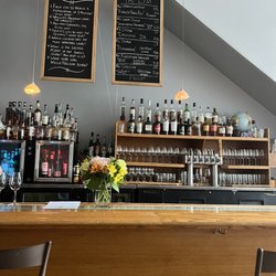 33 Wine Shop & Bar