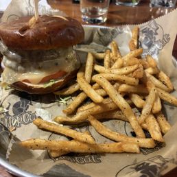 Build your own burger + Cosmik Fries {VT}