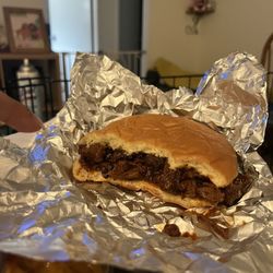 I Que BBQ - Burnt ends sandwich