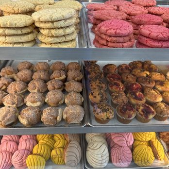 La Azteca Bakery - Conchas, muffins y mas - Bakeries Near Me - Santa Maria, California La Azteca Bakery - Conchas, muffins y mas - Bakeries Near Me - Santa Maria, California