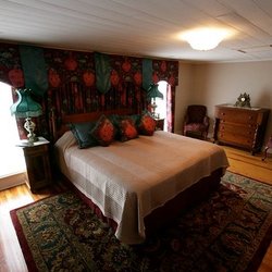 Shepard Inn - The Inman King room is part of our Inman Suite. Shares a bathroom with the Inman Twin also located in the Suite