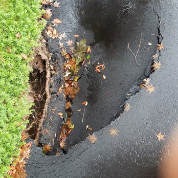 Boutin & Sons Paving - a crack in the asphalt - General Contractors Near Me - Broad Brook, Connecticut