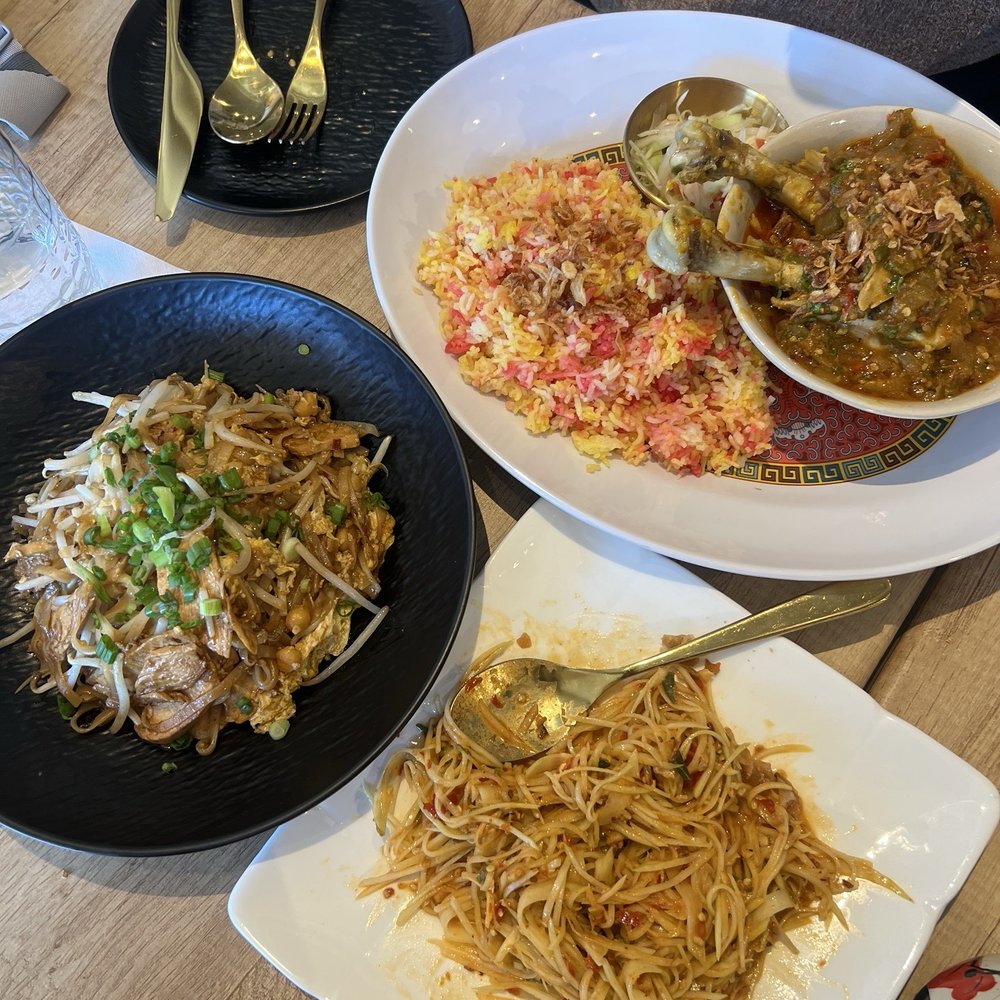 Ni Burmese - Papaya salad, chicken biryani, and Kat kyi kaik noodles with chicken. - Burmese Near Me - Milwaukee, Wisconsin Ni Burmese - Papaya salad, chicken biryani, and Kat kyi kaik noodles with chicken. - Burmese Near Me - Milwaukee, Wisconsin