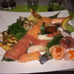Ayanami - Une assiette d'assortiments bien remplie et de haute voltige ! Du lourd ! Les alges sont tellement bonnes !