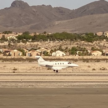 Henderson Executive Airport - Jet landing. Seen from a window seat. - Airports Near Me - Henderson, Nevada Henderson Executive Airport - Jet landing. Seen from a window seat. - Airports Near Me - Henderson, Nevada