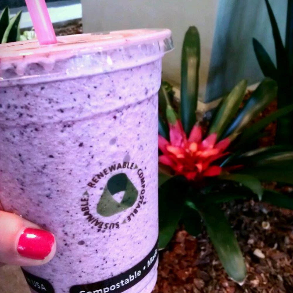 Juicy Café - Lolas supermodel smoothie! Blueberry + ginger + lime - Juice Bars & Smoothies Near Me - Seattle, Washington