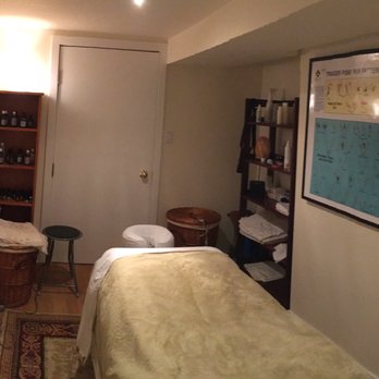 Dora Jackson, RMT - Treatment Room - Massage Therapy Near Me - Toronto, Ontario Dora Jackson, RMT - Treatment Room - Massage Therapy Near Me - Toronto, Ontario