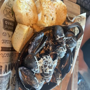 Eight Thirty Common - Gastropubs Near Me - Meridian, Idaho Eight Thirty Common - Gastropubs Near Me - Meridian, Idaho