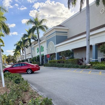 Publix Super Markets - Front of store - Grocery Near Me - Fort Myers, Florida Publix Super Markets - Front of store - Grocery Near Me - Fort Myers, Florida
