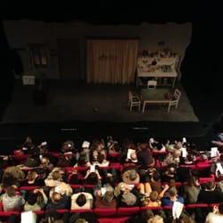 Théâtre des Deux Rives - Attente du début du spectacle, en salle