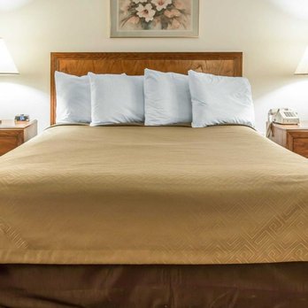 Econo Lodge Lakeshore - Hotels Near Me - Manistique, Michigan Econo Lodge Lakeshore - Hotels Near Me - Manistique, Michigan
