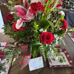 The Rose Shop - Christmas flowers