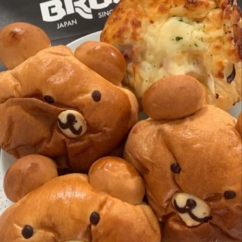 Brug Bakery Lanai @ Ala Moana - Choco Custard Bears and Onion Roll - Bakeries Near Me - Honolulu, Hawaii