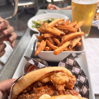 Bowen Island Pub - Pubs Near Me - Bowen Island, British Columbia