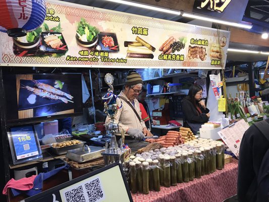 Dongdamen Night Market by null