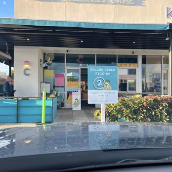 Calif Chicken Cafe - Pick up area; dedicated parking - Cafes Near Me - El Segundo, California